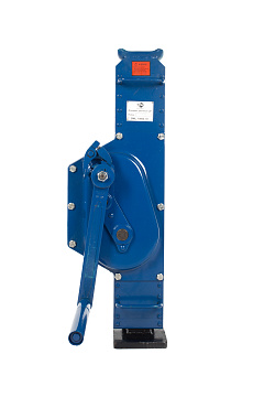 Домкрат реечный TOR ДРН 5000 5 т с низким подхватом и обрезиненной ручкой Домкрат реечный TOR ДРН 5000 5 т с низким подхватом и обрезиненной ручкой